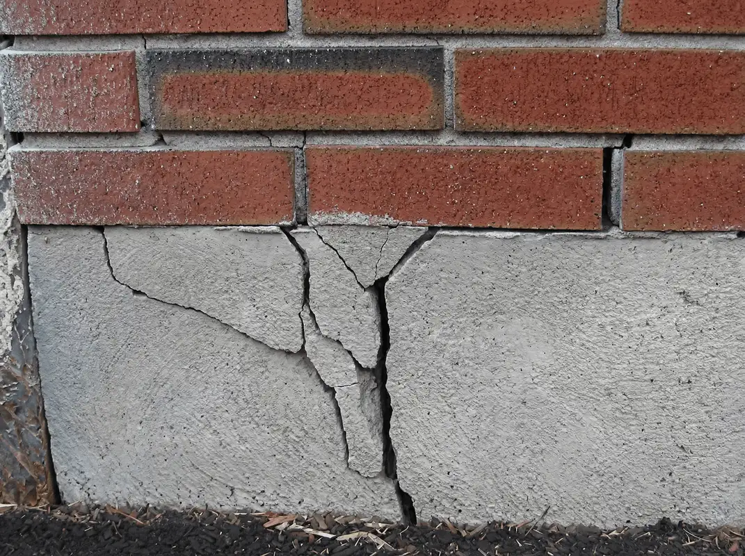 Concrete foundation with serious structural damage in Dallas, TX