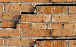Brick wall with serious structural damage in Dallas, TX